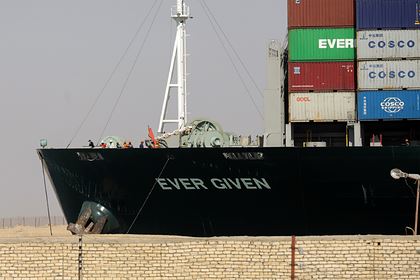 Описаны риски для глобальной торговли от пробки в Суэцком канале