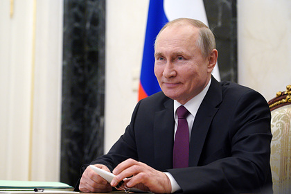 Путин рекомендовал спасти граждан с минимальным доходом от долгов